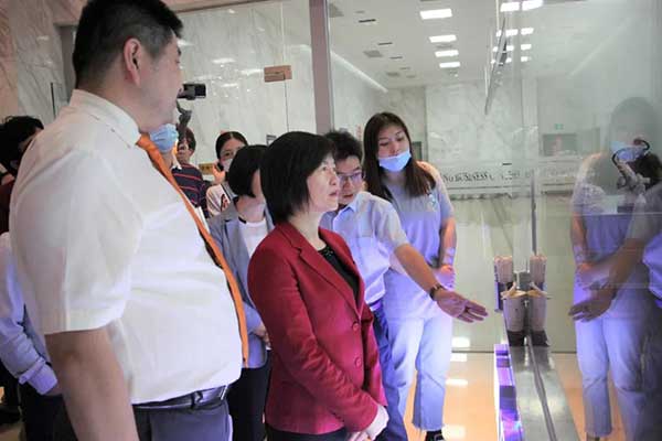 ����ף�R2020���˹������c�����ۡ���(chu��ng)��Փ���A�M��Ļ