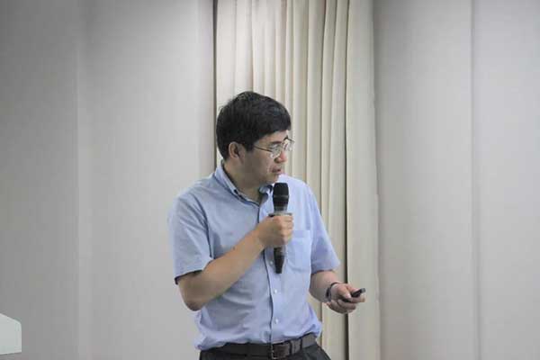 ����ף�R2020���˹������c�����ۡ���(chu��ng)��Փ���A�M��Ļ